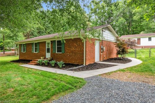 810 Pinoak Rd, Greensboro, NC, 27455-9276 | Card Image