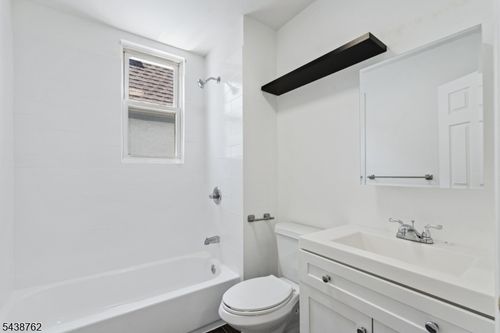 2-1043 Hunterdon St, Newark, NJ, 07112-2412 | Card Image