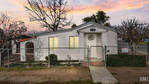 1130 Jeffrey St, Bakersfield, CA, 93305-2738 | Card Image