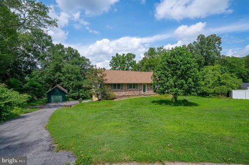 2 Martins Ln, DOWNINGTOWN, PA, 19335-3255 | Card Image
