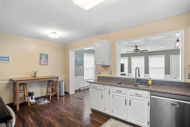 1034 66 Th St, Home with 4 bedrooms, 3 bathrooms and null parking in Windsor Heights IA | Image 6