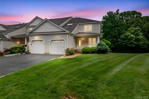 16 Lindbergh Cir, Huntington, NY, 11743-5369 | Card Image