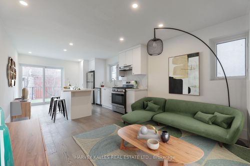2-210 Christie St, Toronto, ON, M6G3B7 | Card Image