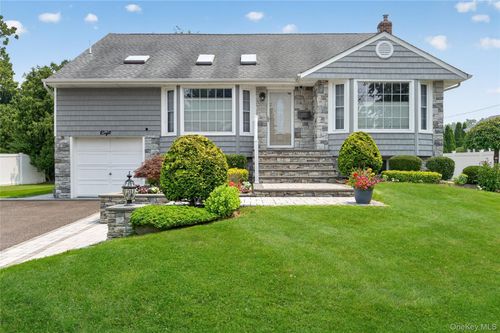 8 Yates Ln, Jericho, NY, 11753-1419 | Card Image