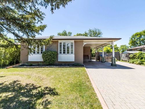 4 Flavian Cres, Brampton, ON, L6T3P3 | Card Image