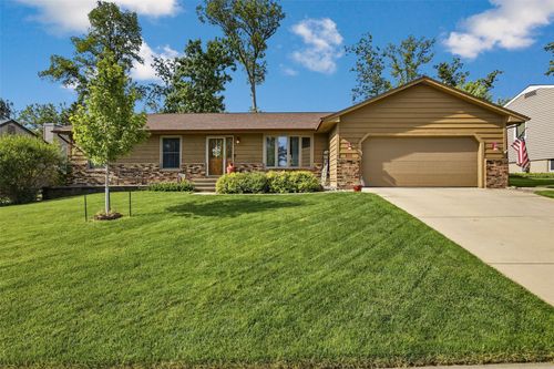 2111 Sandalwood Dr Ne, Cedar Rapids, IA, 52402 | Card Image
