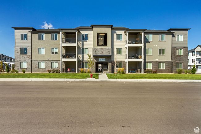 View of building exterior. ATTACHED 1 CAR GARAGE | Image 20
