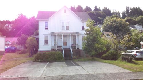 3073 Grand Ave, Astoria, OR, 97103-2710 | Card Image