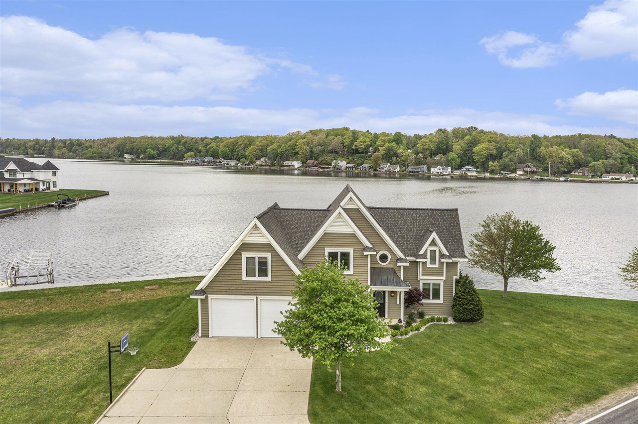 Longbridge Rd, Pentwater, MI 49449