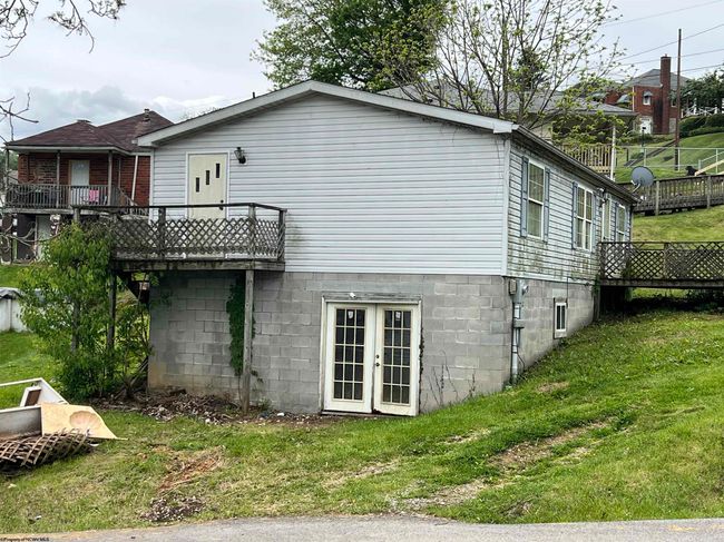 209 Thomas Ave, House other with 3 bedrooms, 2 bathrooms and null parking in Nutter Fort WV | Image 5