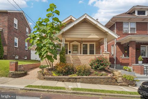 710 Hertzog Ave, FOUNTAIN HILL, PA, 18015-4312 | Card Image