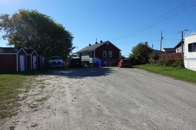 683 Lemieux Ave, Home with 3 bedrooms, 3 bathrooms and 15 parking in Timmins ON | Image 4