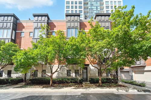 apt-7-460 Superior St, Chicago, IL, 60654-7668 | Card Image