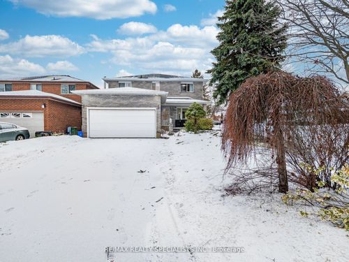 2 Robespierre Crt, Hamilton, ON, L9B2G6 | Card Image