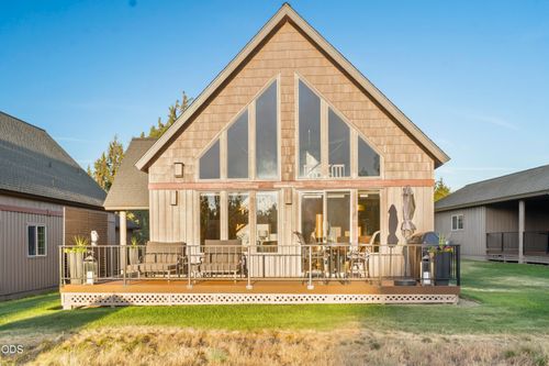 8685 Red Wing Ln, Redmond, OR, 97756-7424 | Card Image