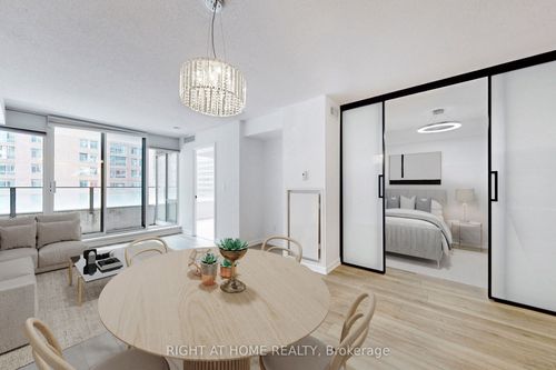 818-111 Elizabeth St, Toronto, ON, M5G1P7 | Card Image