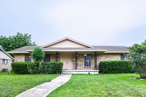 829 Poinsettia Dr, Lancaster, TX, 75146-2223 | Card Image