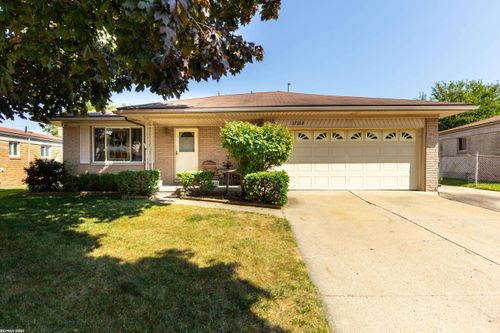 37228 Vernon Dr, Sterling Heights, MI, 48310-4075 | Card Image