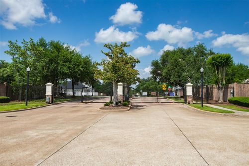 4603 Chaperel Dr, Pearland, TX, 77584-9088 | Card Image