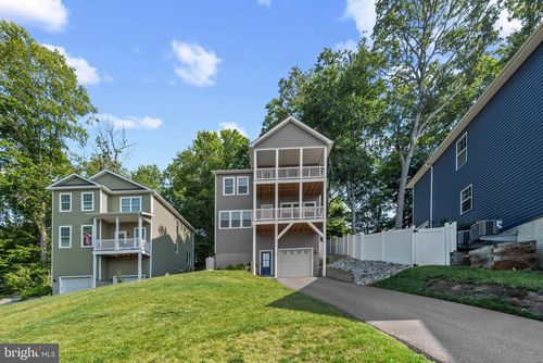 425 Walnut Dr, EDGEWATER, MD, 21037-3203 | Card Image