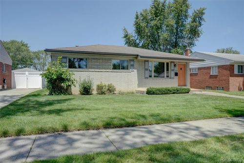 21425 Parkway St, Saint Clair Shores, MI, 48082-2212 | Card Image