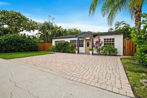 739 Ne 17th Rd, Fort Lauderdale, FL, 33304-3422 | Card Image