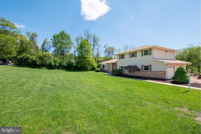 4015 Lower Saucon Rd, House other with 3 bedrooms, 3 bathrooms and null parking in HELLERTOWN PA | Image 4