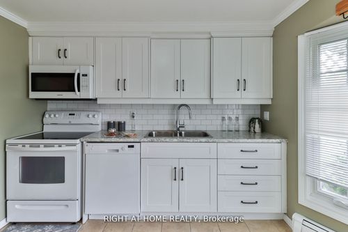 12 Hill St, Acton, ON, L7J2W2 | Card Image