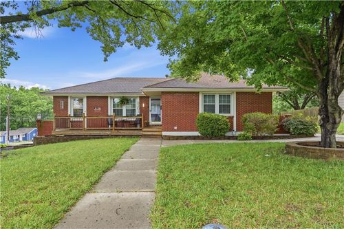 8301 Ditzler Ave, Raytown, MO, 64138-3224 | Card Image