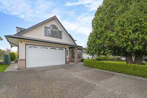 18186 Claytonwood Cres, Surrey, BC, V3S8G8 | Card Image