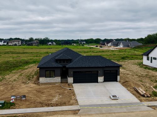 6777 Meghan Ave, Bettendorf, IA, 52722-6447 | Card Image