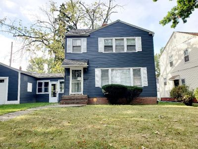 View of front of property featuring a front yard | Image 1