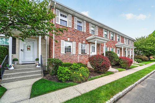 600 Mohawk Ct, Suffern, NY, 10901-4136 | Card Image