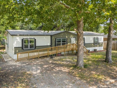 409 N Pannewitz St, Shiner, TX, 77984-5736 | Card Image