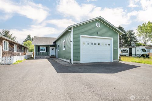 1608 Washington Ave N, Long Beach, WA, 98631-3642 | Card Image