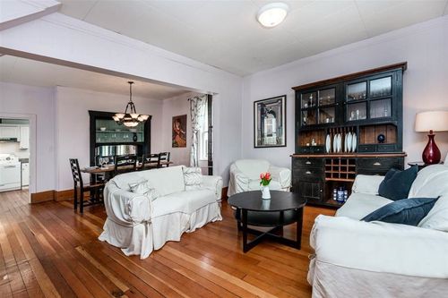 213 Fifth Ave, New Westminster, BC, V3L1R5 | Card Image