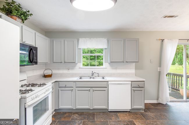 7108 Hummingbird Ln, House other with 5 bedrooms, 2 bathrooms and null parking in Winston GA | Image 8