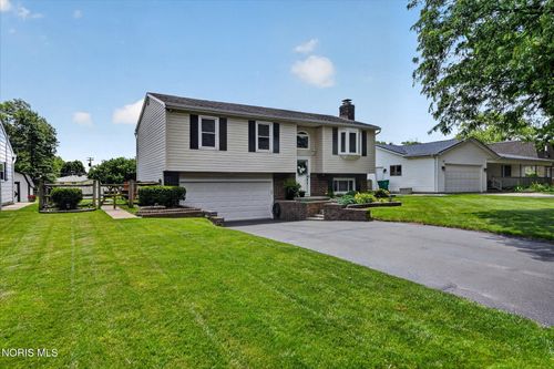 551 Indian Ridge Trl, Rossford, OH, 43460-1538 | Card Image