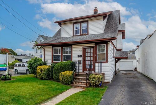 2848 Woods Ave, Oceanside, NY, 11572-2131 | Card Image