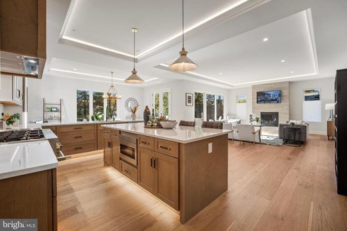 8023 Lewinsville Rd, MCLEAN, VA, 22102-2435 | Card Image