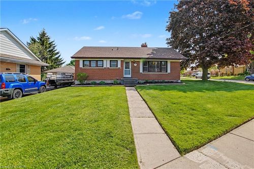 100 Weber St S, Waterloo, ON, N2J2A3 | Card Image