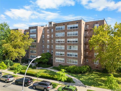 apt-5e-18 211th St, Bayside, NY, 11360-1816 | Card Image