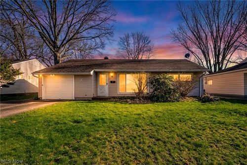 9019 Newkirk Dr, Parma Heights, OH, 44130-4160 | Card Image
