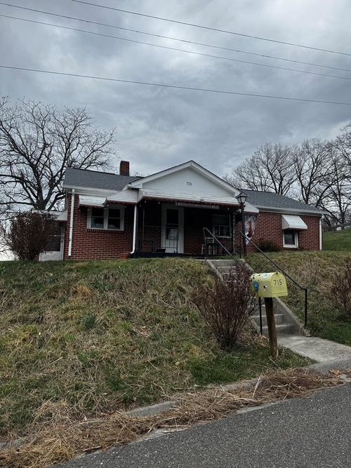 715 Franklin Ave, Pulaski, VA, 24301-3827 | Card Image