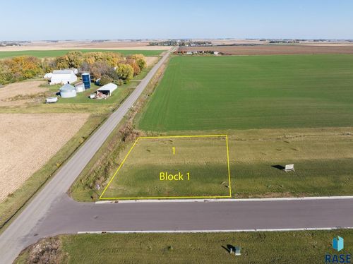 1301 Castle St, Larchwood, IA, 51241-7666 | Card Image