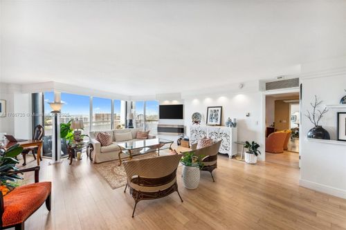 ph9-4000 Towerside Ter, Miami, FL, 33138-2235 | Card Image