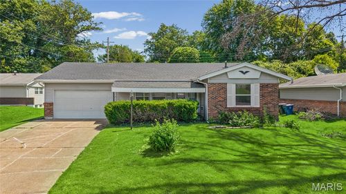 11790 New Halls Ferry Rd, Florissant, MO, 63033-6925 | Card Image