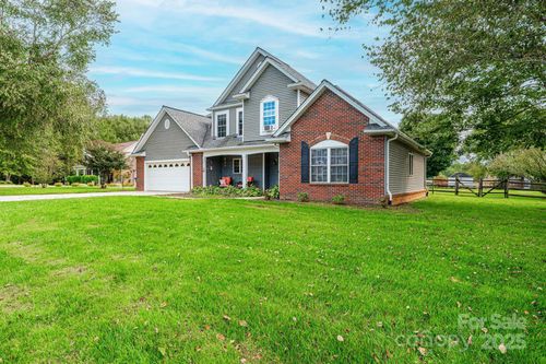 1472 Sweetbriar Ln, Hickory, NC, 28602-8968 | Card Image