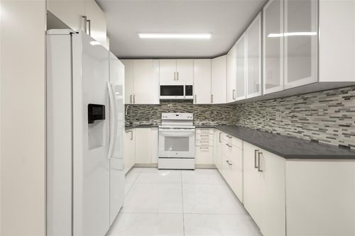 3167-3167 Cocoplum Cir, Coconut Creek, FL, 33063-5918 | Card Image