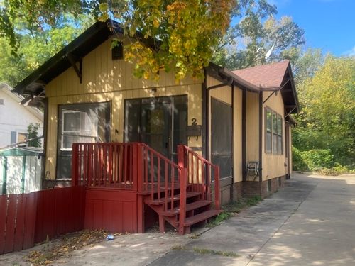 2 Park Pl, Peru, IL, 61354-2043 | Card Image